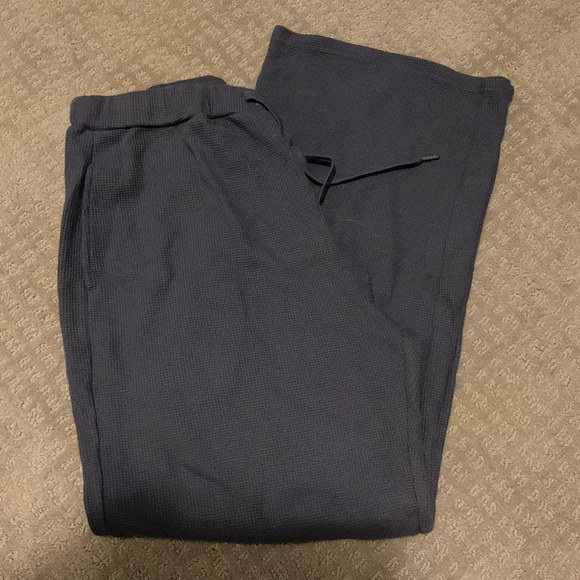 NEW - Comfrt Waffle Lounge Relaxed Sweatpants in Stone Blue Stock photos - Picture 9 of 9